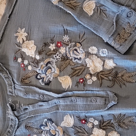 Kyla Seo - The Pia Blouse - Picture 4 of 9